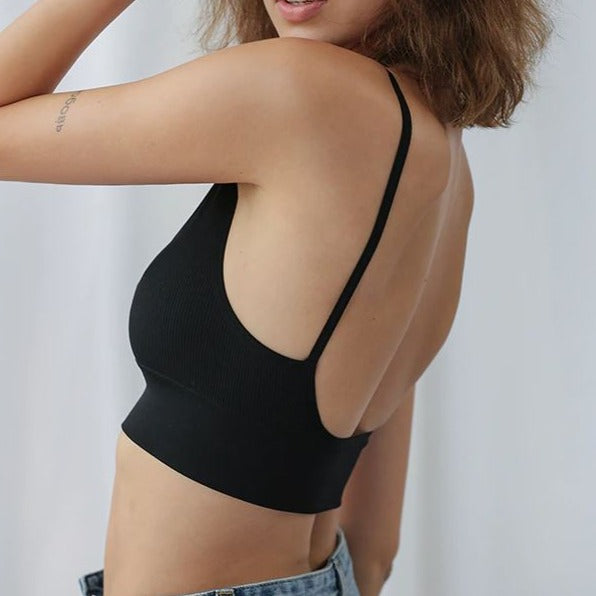 Dos ouvert d'un top dos nu noir pour femme