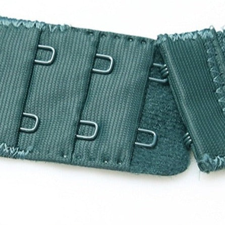 Attache d'un soutien-gorge en dentelle verte