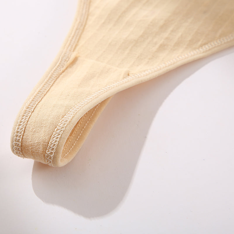 Doublure en coton d'un string beige pour femme