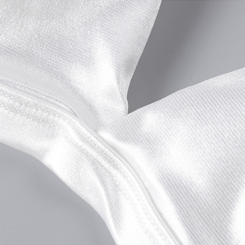 Tissu satin d'un soutien-gorge triangle