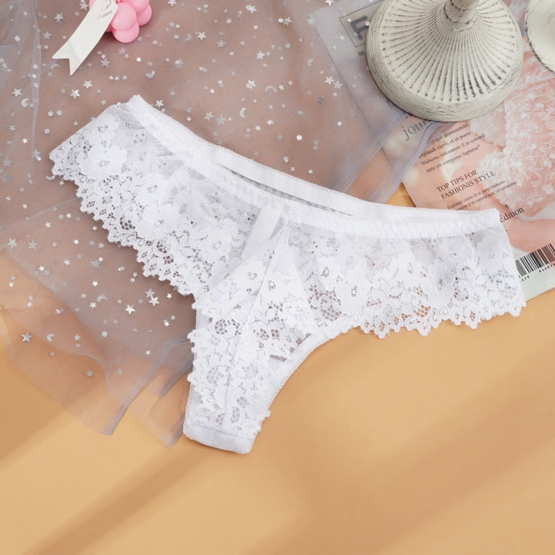 Tanga en dentelle florale blanc