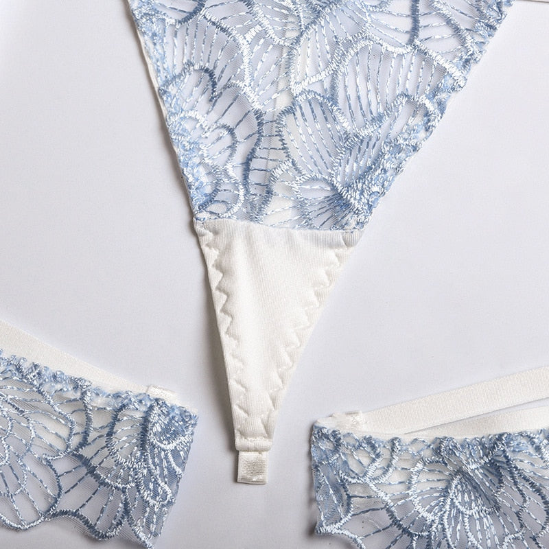 Doublure d'un ensemble porte-jarretelles en dentelle