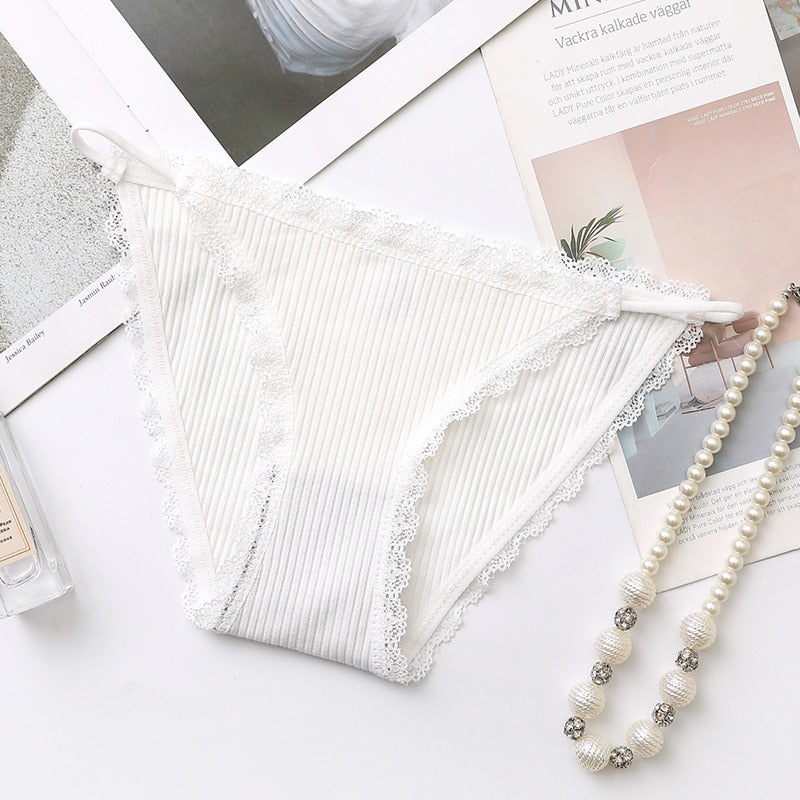 Petite culotte en coton et dentelle, sous-vêtement blanc