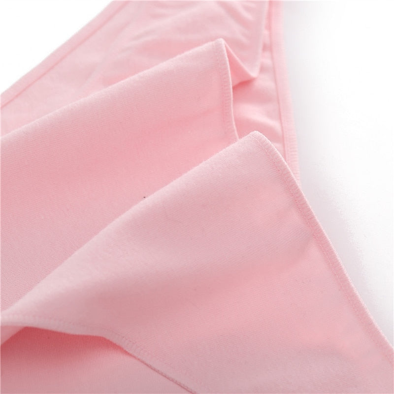 Tissu d'une petite culotte taille basse rose