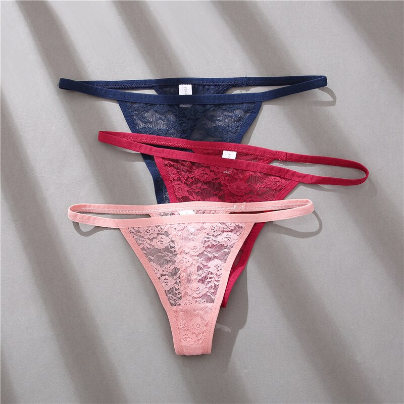 Lot de 3 strings en dentelle, bleu, rouge et rose