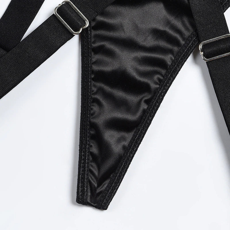 string noir d'une lingerie érotique