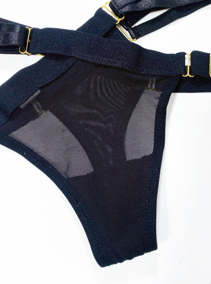 Ensemble bondage élégant à lanières