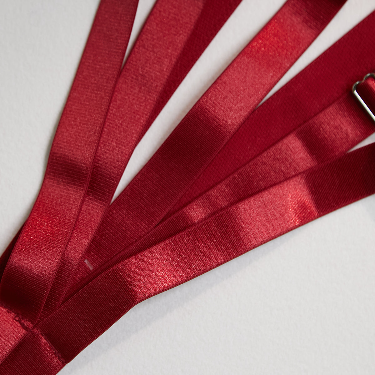 Lanières d'un body bondage rouge