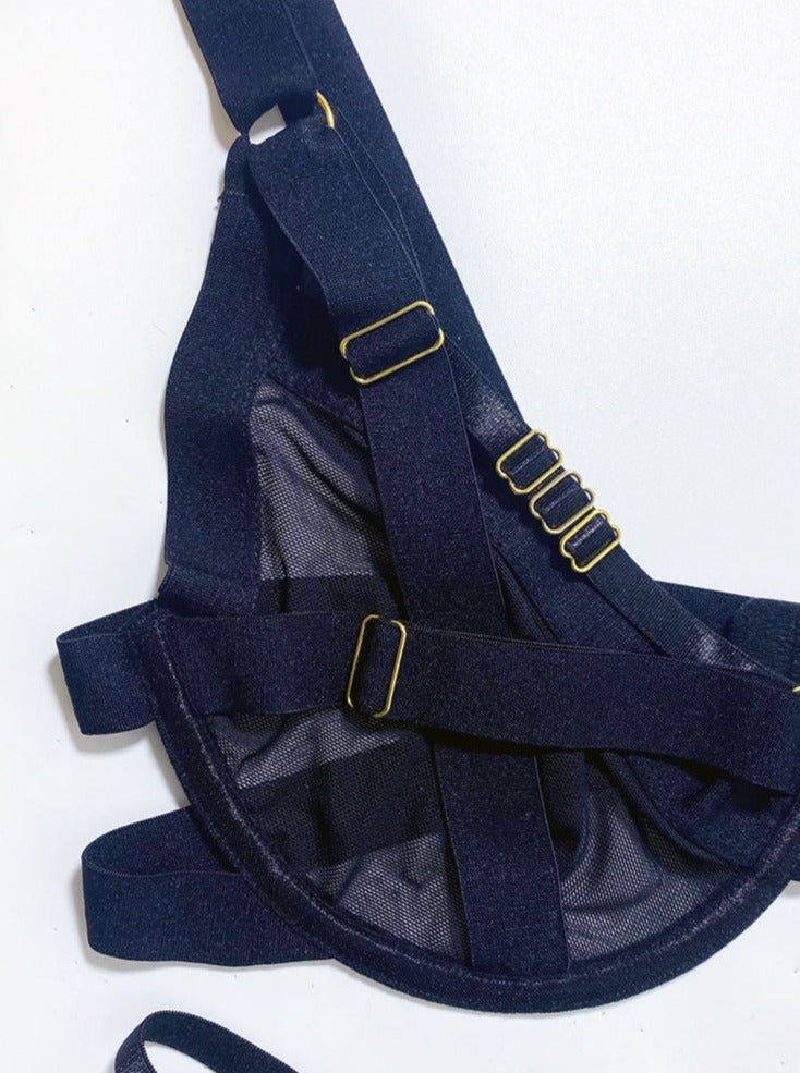 Ensemble bondage élégant à lanières