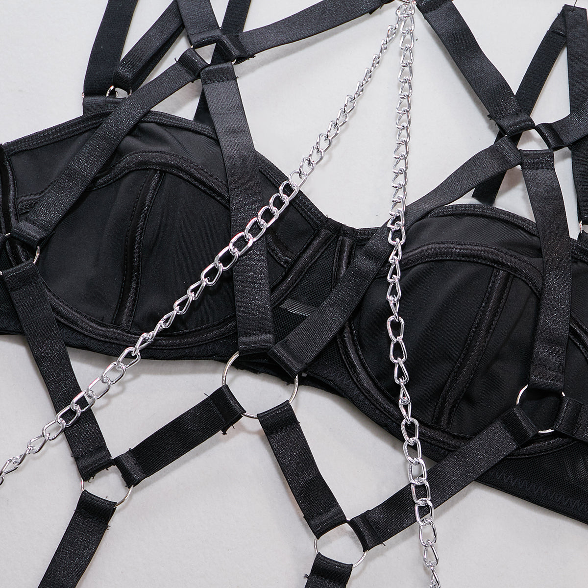 Ensemble érotique chaînes et porte-jarretelles