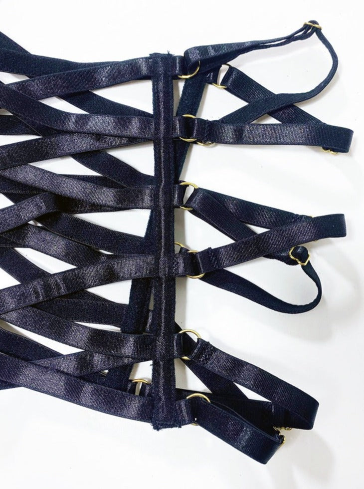 Ensemble bondage élégant à lanières