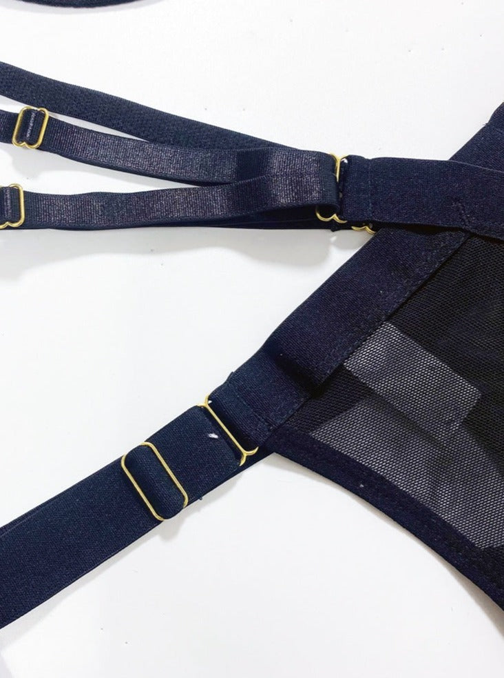 Ensemble bondage élégant à lanières