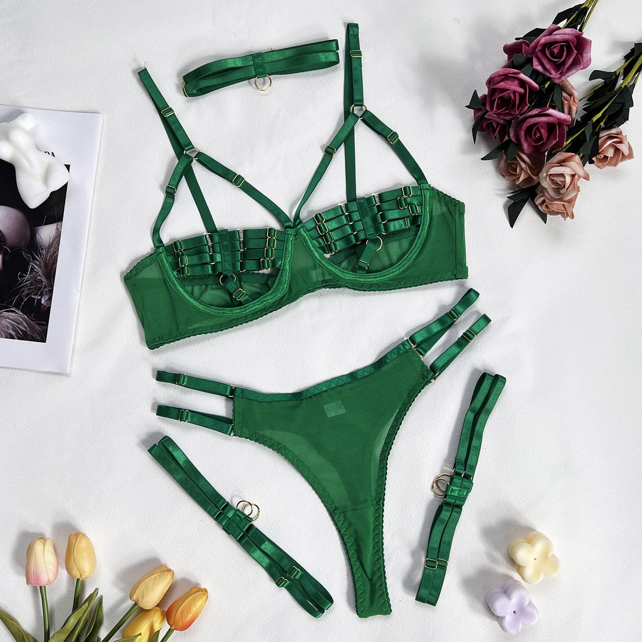 Ensemble érotique à lanières