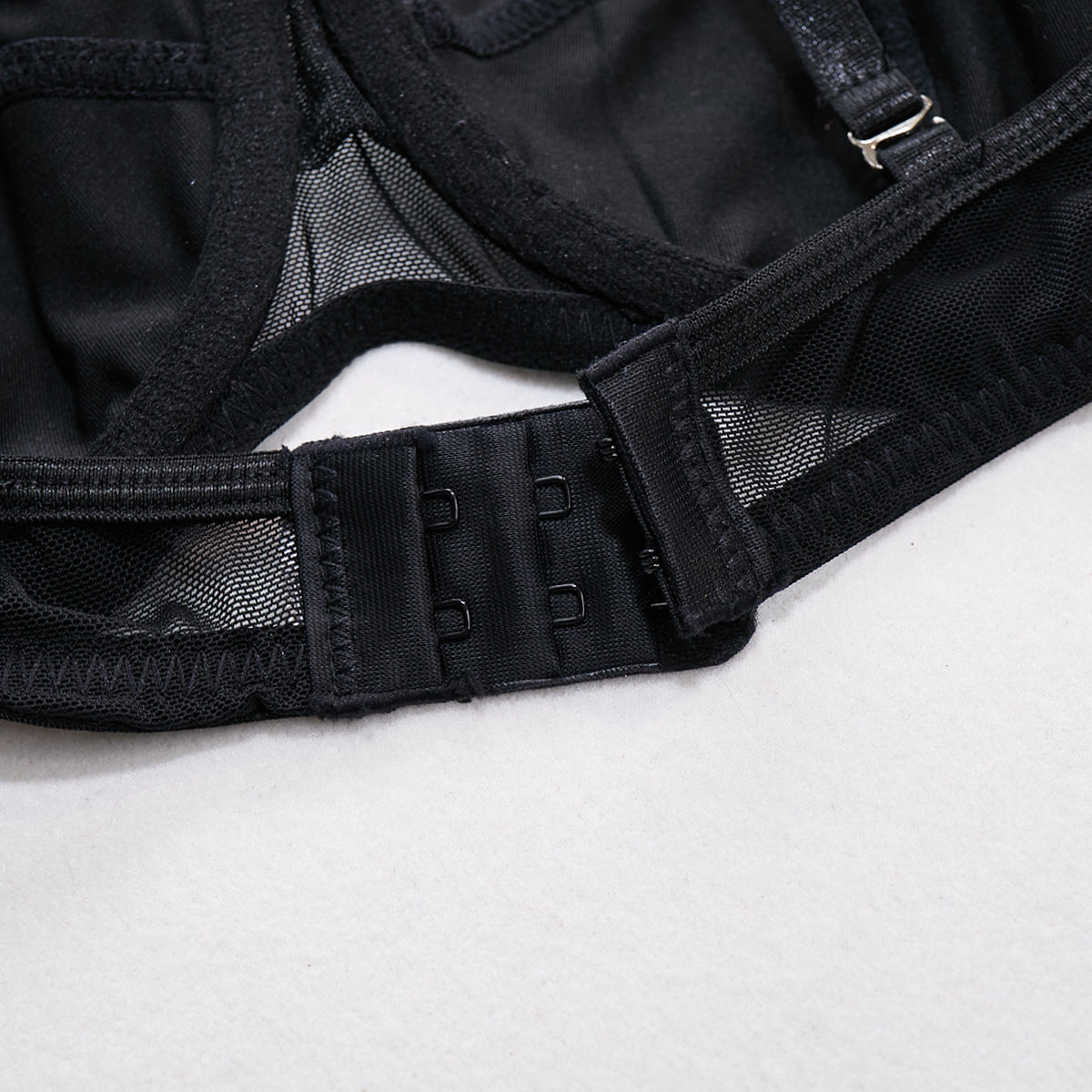 Ensemble érotique chaînes et porte-jarretelles