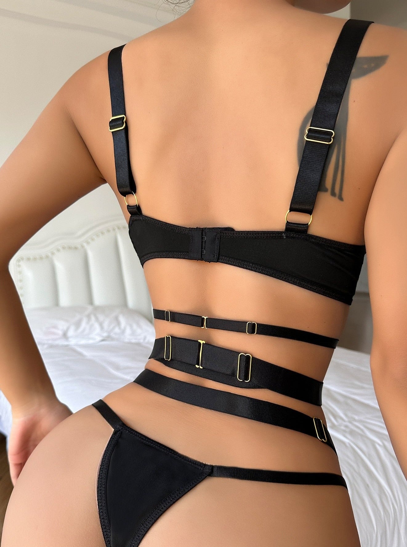 Conjunto de lencería bondage negro