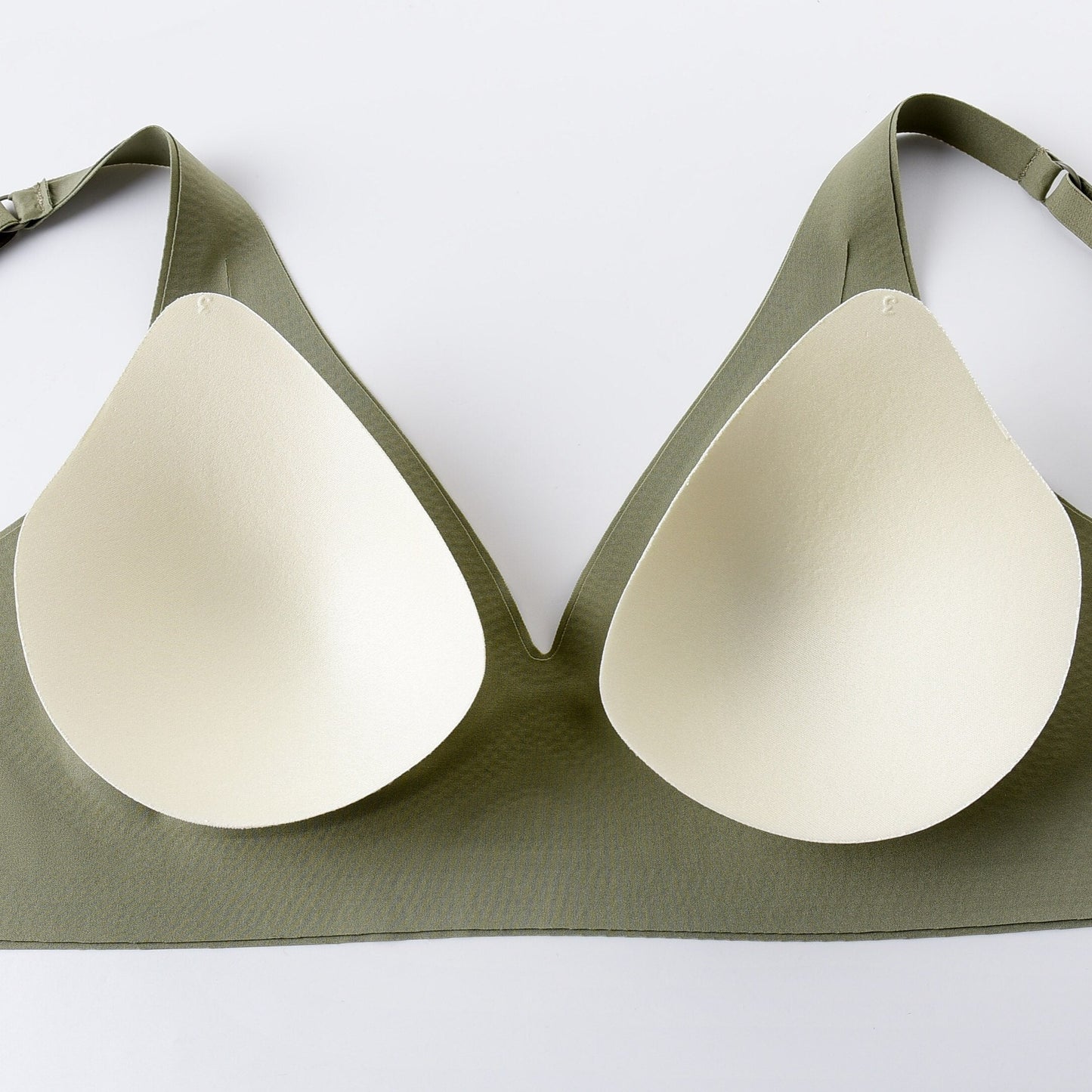 Coques rembourrées d'une bralette invisible verte