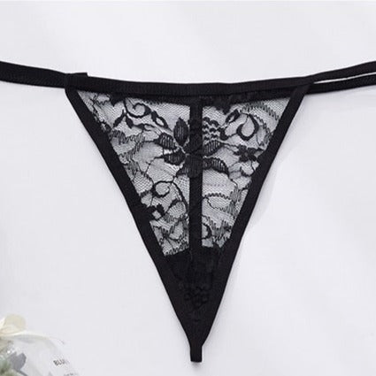 String ficelle noire en dentelle florale