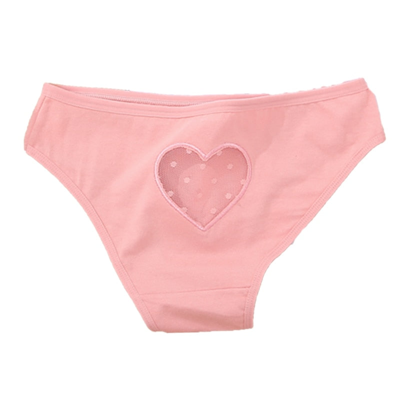 Petite culotte coquine rose avec un coeur brodé à pois