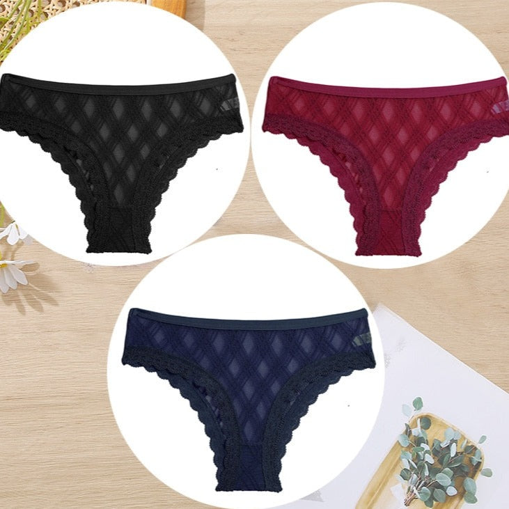 Lot de trois culotte en dentelle noir, rouge et bleu