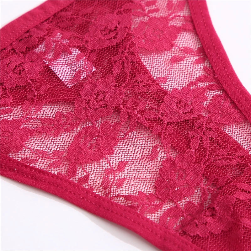 Dentelle florale d'un string rouge en dentelle pour femme