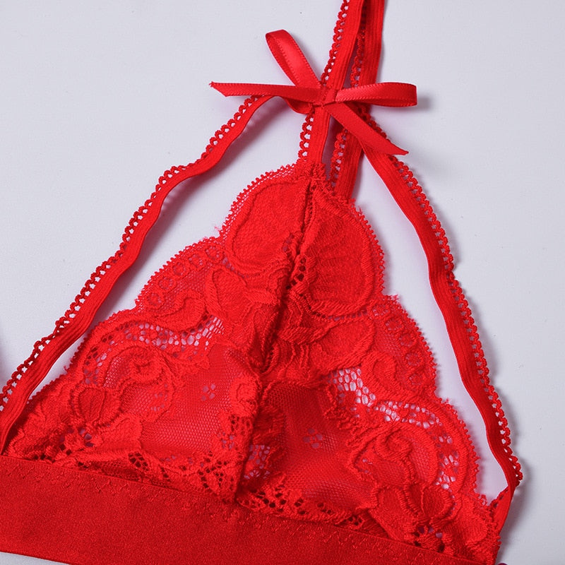 Bonnet d'un soutien-gorge en dentelle rouge