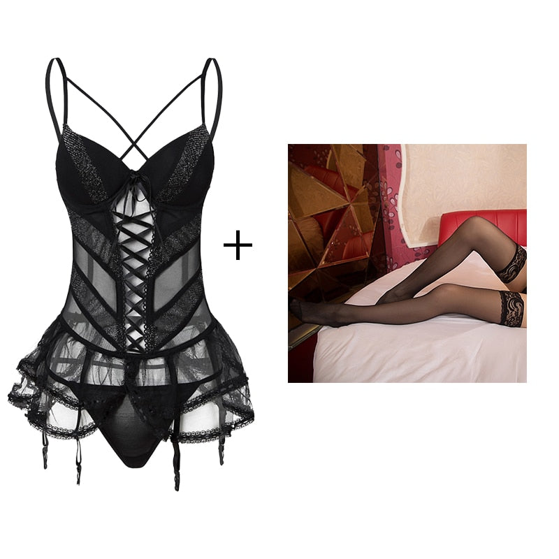 Lingerie érotique guêpière et string en tulle avec bas noirs