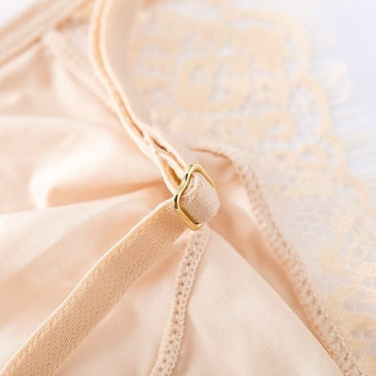 Bretelle réglable d'un soutien-gorge triangle satin