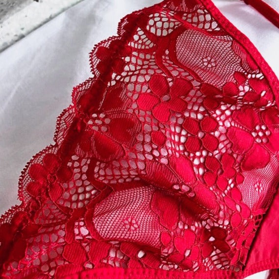 Guipure rouge d'un string pour femme