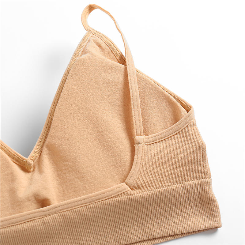 Dos nu d'une bralette beige