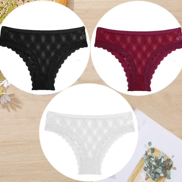 Lot de trois culotte en dentelle, noir, rouge et blanc