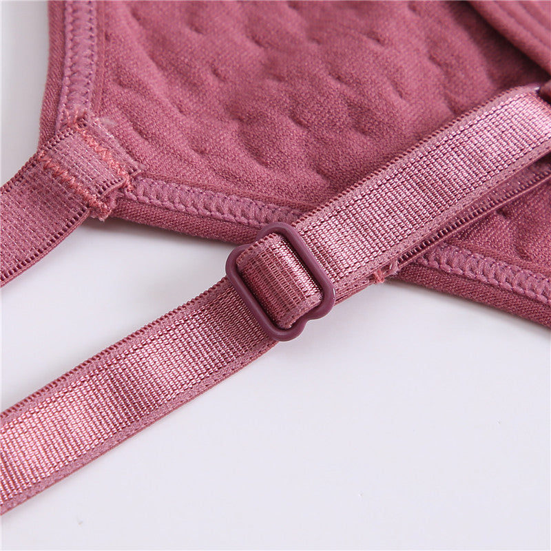 Bretelle d'un ensemble de lingerie rose pour femme