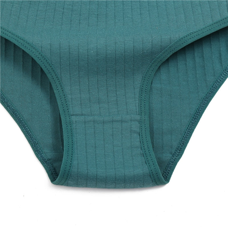 Tissu à rayure d'une culotte pour femme en coton vert