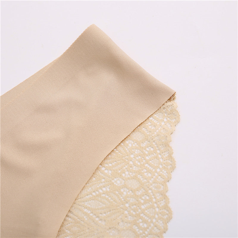 Tissu fin d'un slip sans couture beige pour femme