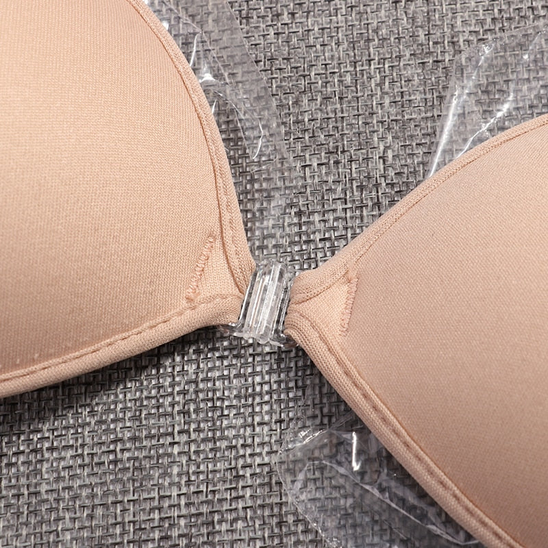 Attache d'un soutien-gorge invisible autoadhésif en silicone