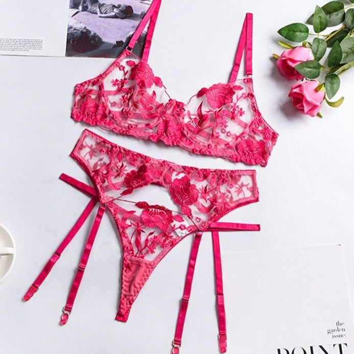 Ensemble de sous-vêtements hot avec soutien-gorge et string rose