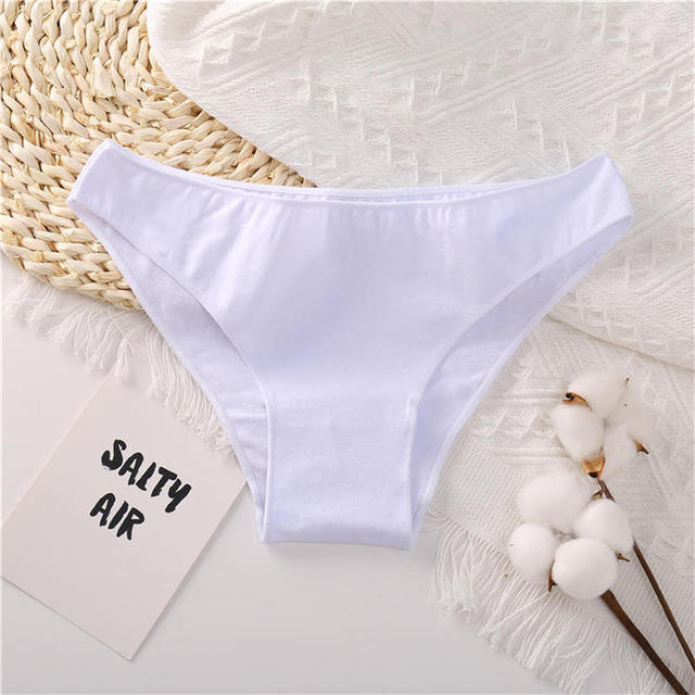 Culotte taille basse confort et mignonne blanche