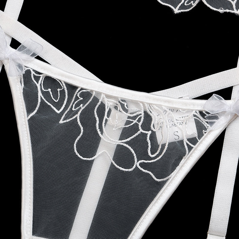 String ficelle en tulle brodée blanche