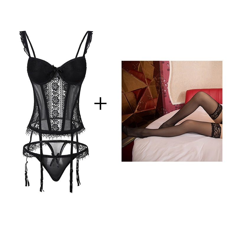 Lingerie intime guêpière noire, bas noirs et string