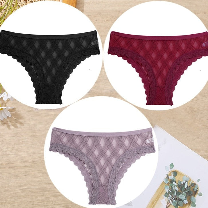 Lot de trois culottes en dentelle