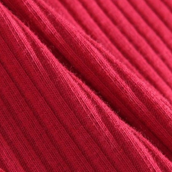 Tissu rouge d'un string coton et dentelle