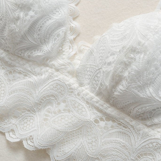 Tissu en dentelle d'un bustier blanc