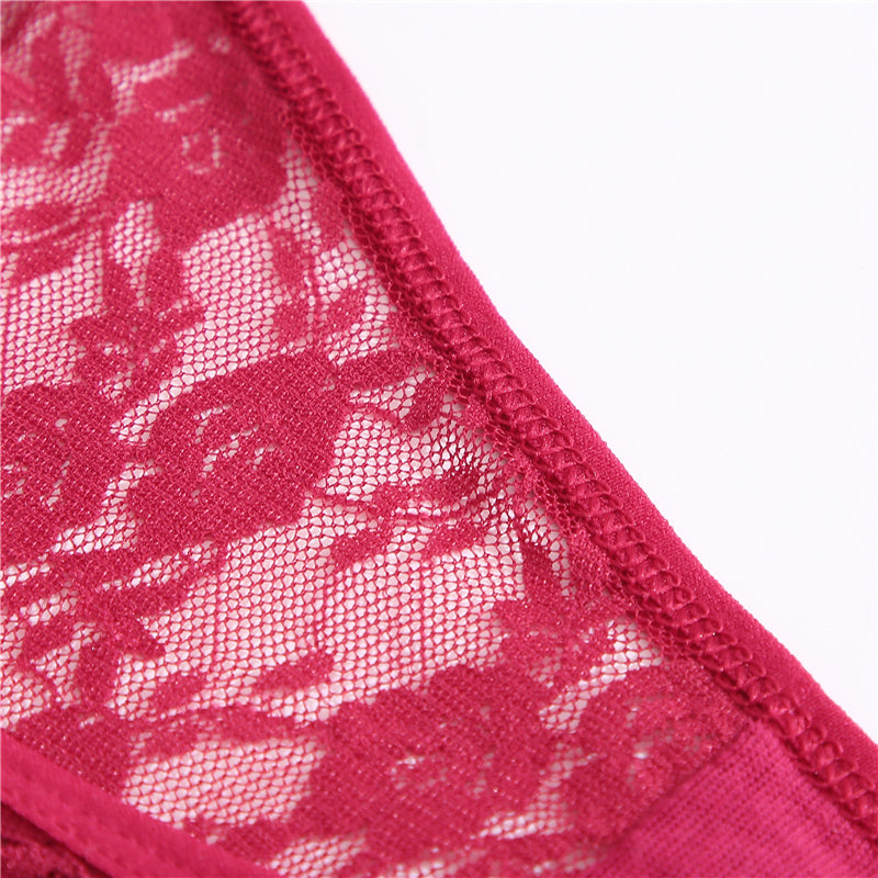 Dentelle d'un string rouge pour femme