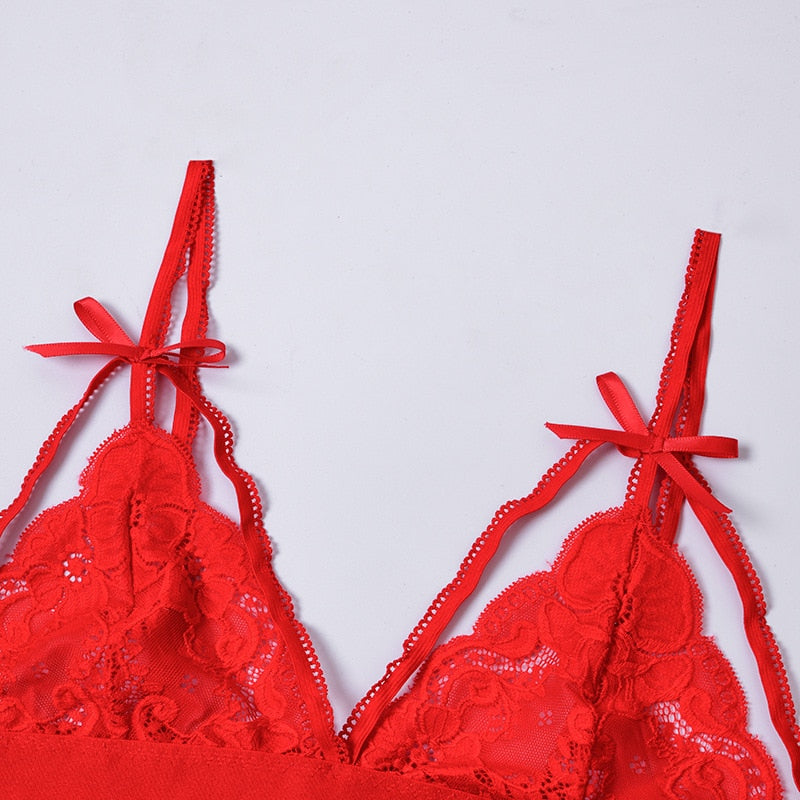 Bretelles d'un soutien-gorge érotique en dentelle rouge