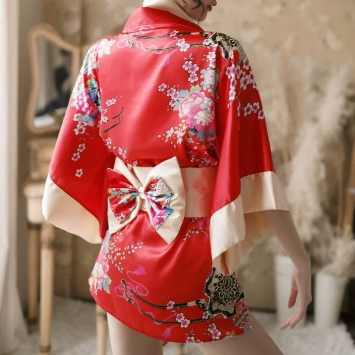 Robe de nuit kimono rouge décorée avec un grand noeud à l'arrière