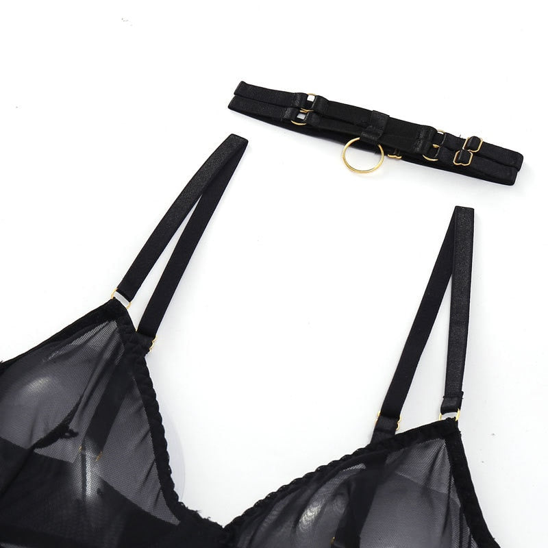 Collier d'un ensemble de lingerie érotique 4 pièces