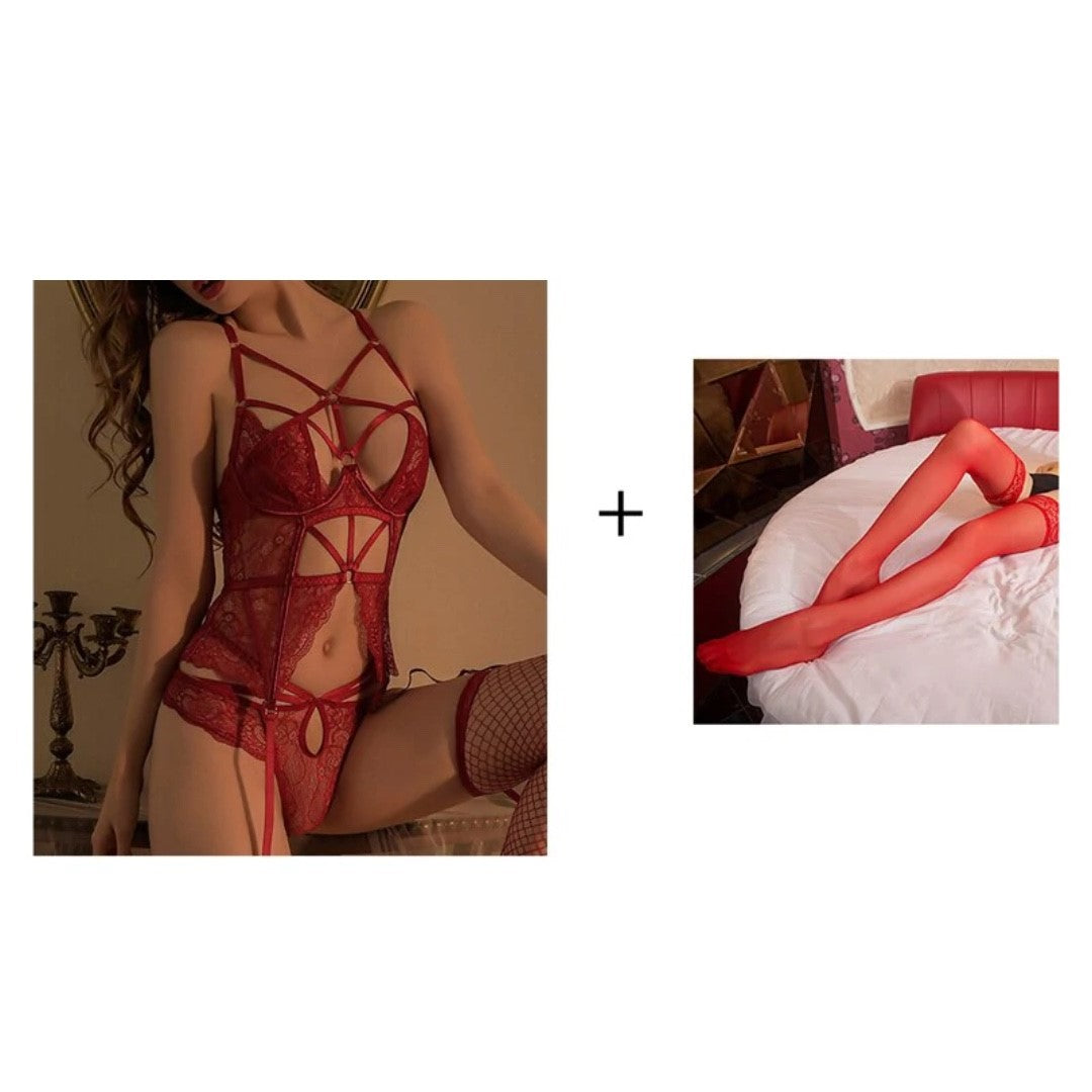 Petite tenue coquine guêpière et dentelle avec bas rouges watsunder