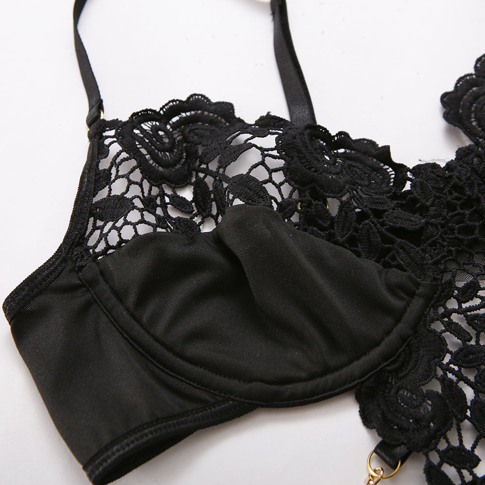 Ensemble lingerie brodé