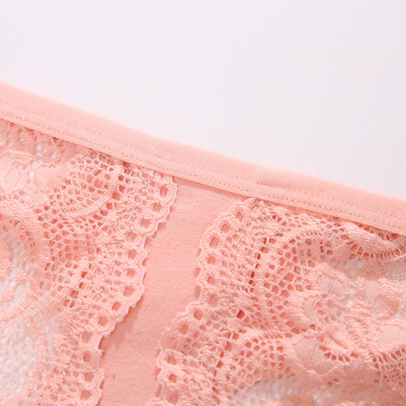 Dentelle d'un string rose